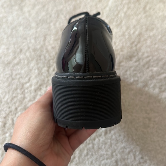 Steve Madden patent platform oxfords. Size 7 - Picture 8 of 10